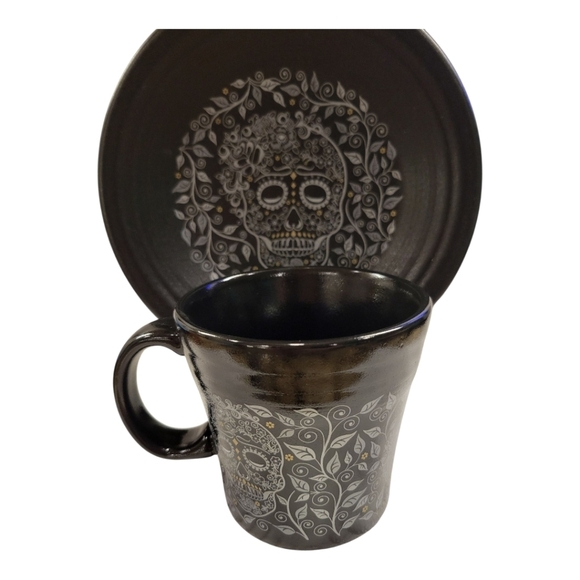 Fiesta 9" Luncheon & Tapered Mug Plates Skull & Vine - Picture 3 of 4